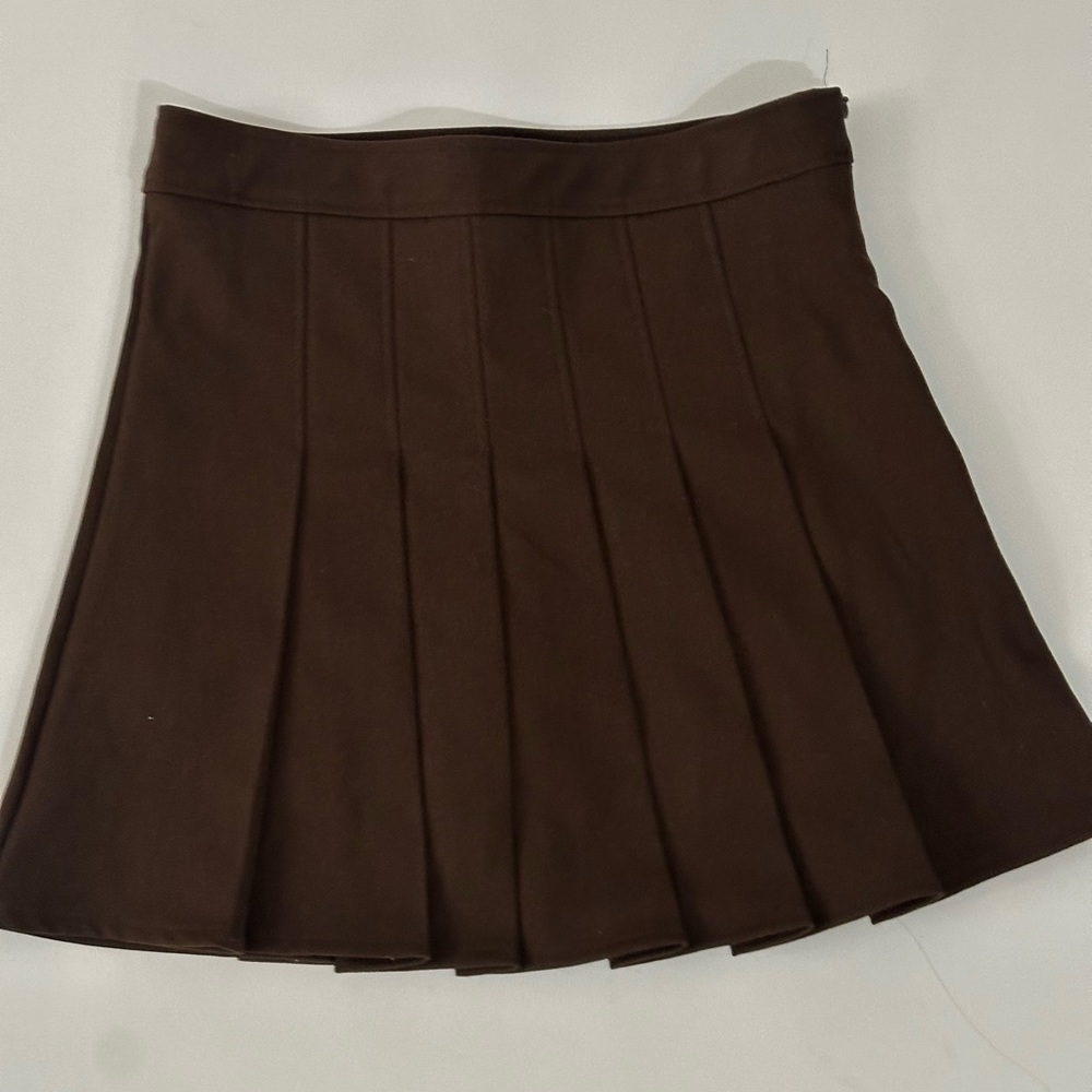 Brown pleated skirt